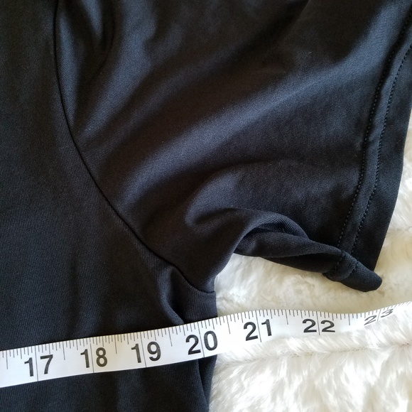 Under Armour black short sleeve loose fit tee shirt Med. Sports Athletics Gym - Picture 4 of 6